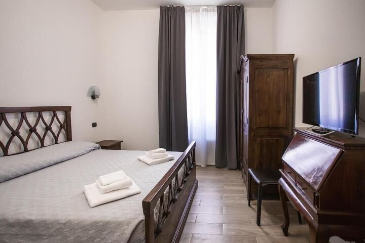Room 8 of 25