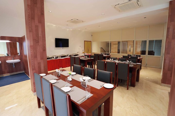 Dining 72 of 79