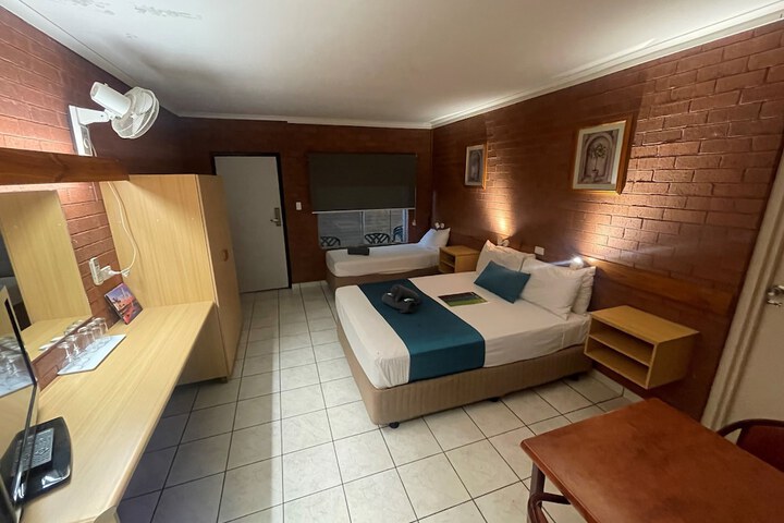 Room 9 of 43
