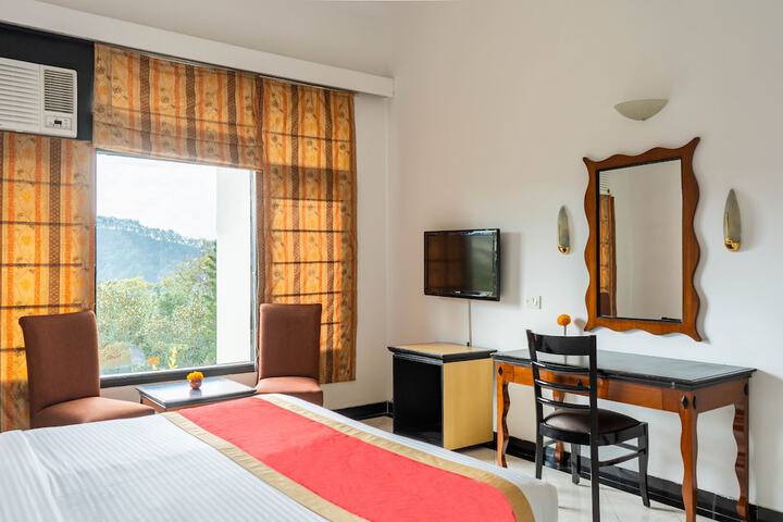 Room 6 of 43