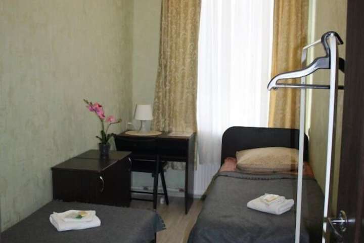 Room 14 of 16