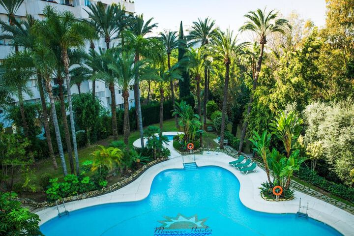 Pool Hotel