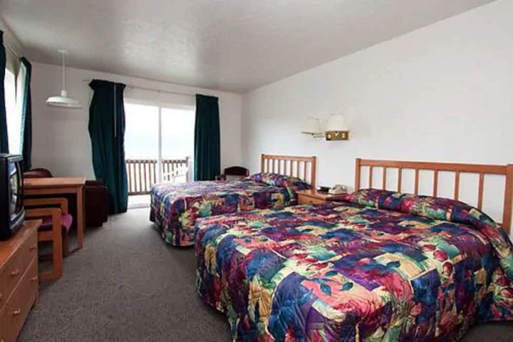 Room 13 of 33