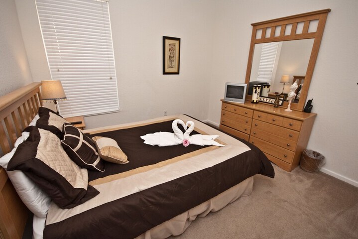 Room 4 of 52