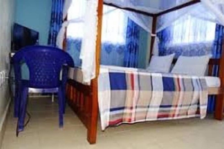 Room 6 of 16