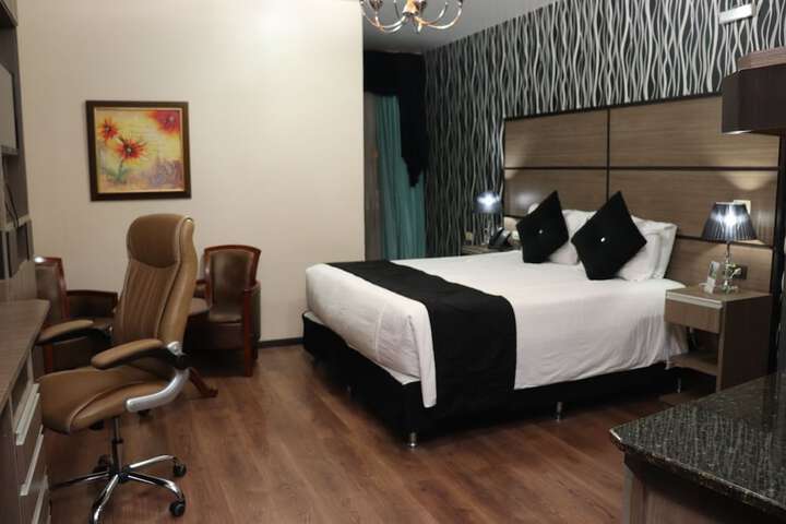 Room 26 of 80