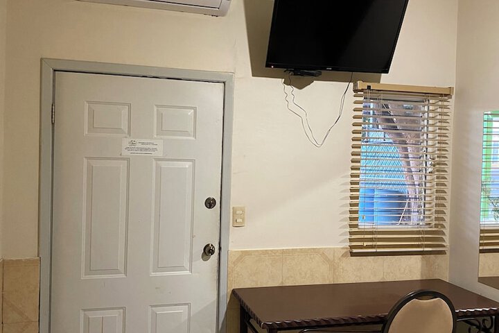 Room 14 of 72