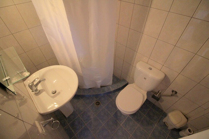 Room 141 of 177