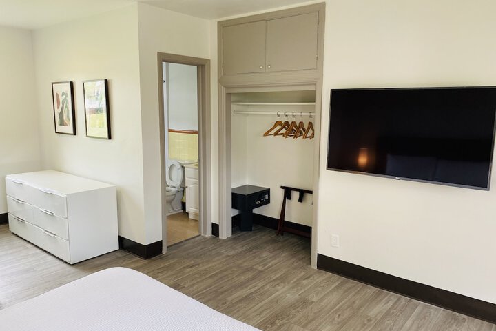 Deluxe King Bed Traditional Building (7 of 38)