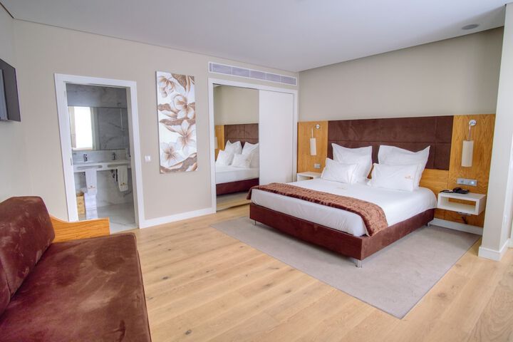 Room 8 of 33