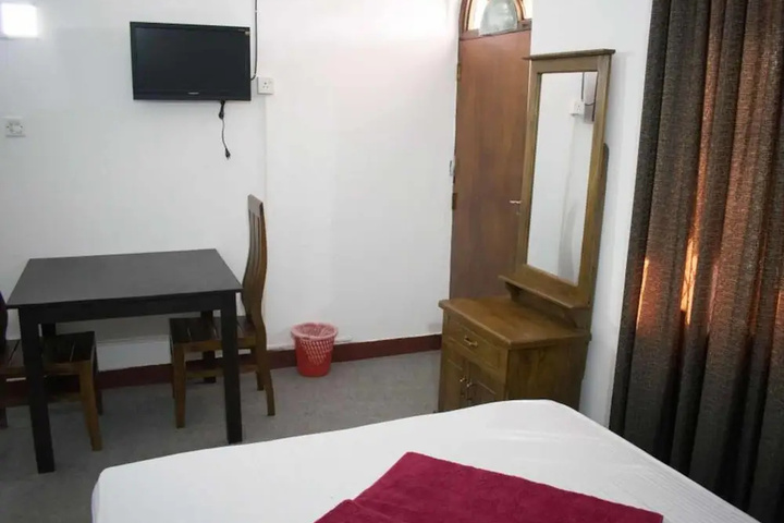 Room 7 of 13