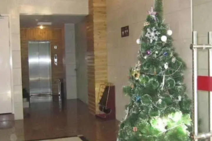 Room 11 of 14