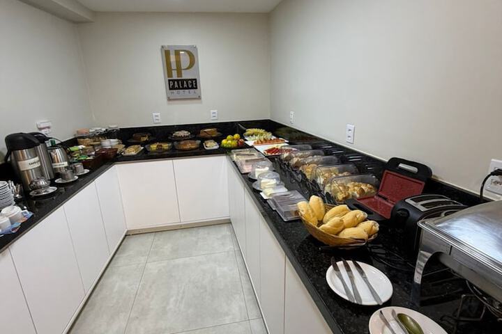 Dining 30 of 40