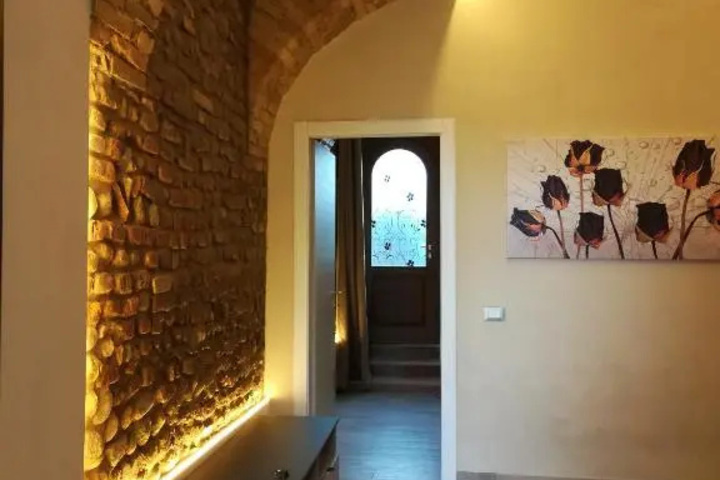 Room 9 of 14