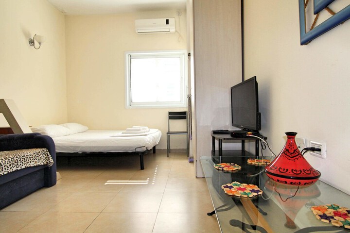 Room 8 of 12