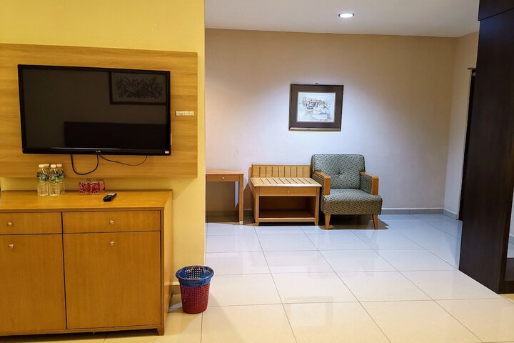 Room 37 of 62