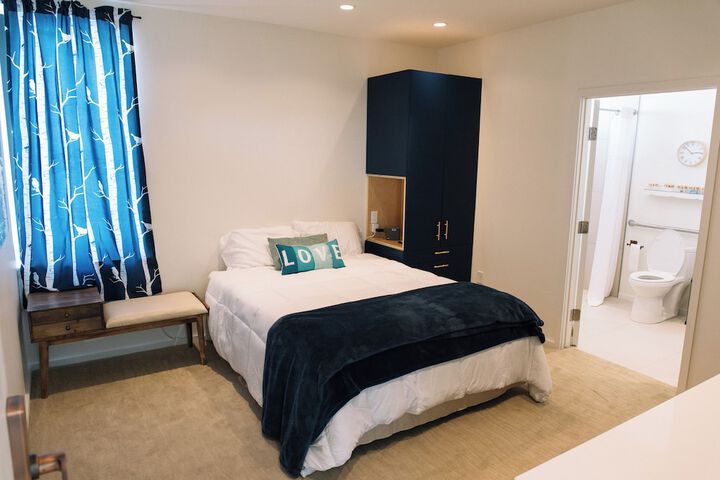 Room 5 of 17