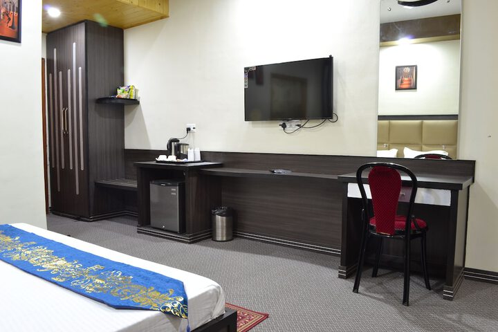 Lounge 19 of 42
