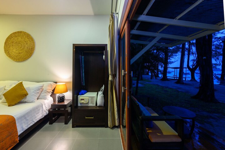 Room 38 of 200