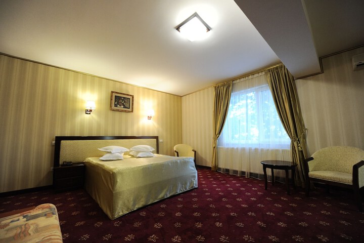 Room 5 of 43