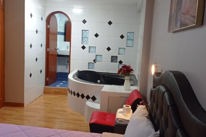 Room 10 of 38