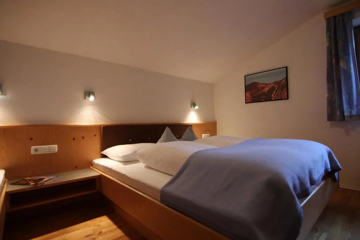 Room 3 of 7