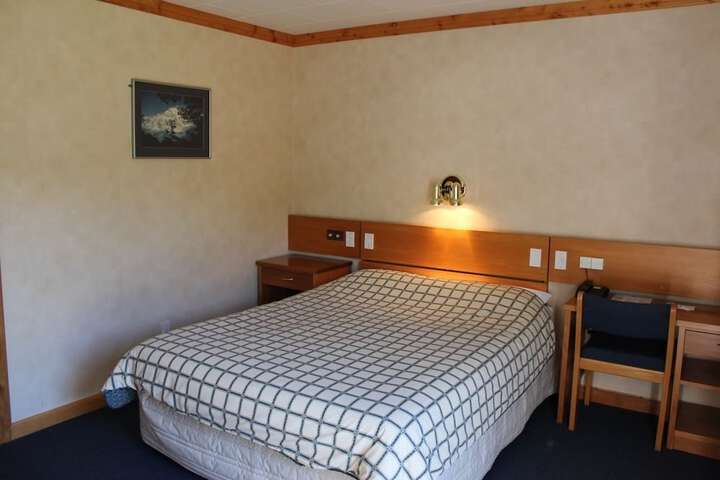 Room 6 of 63