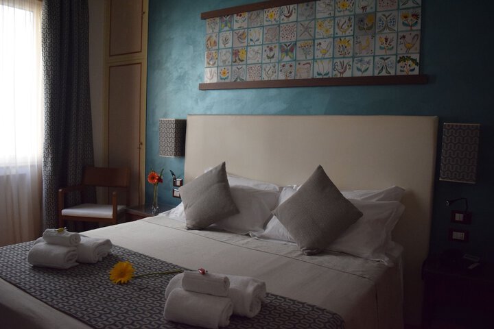 Room 25 of 98