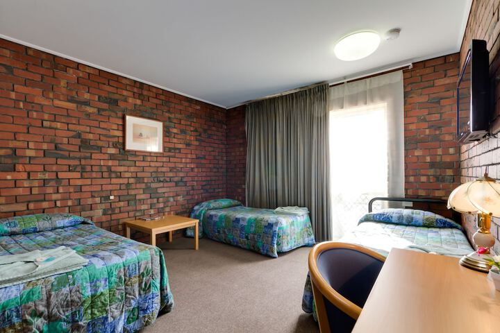 Room 6 of 23