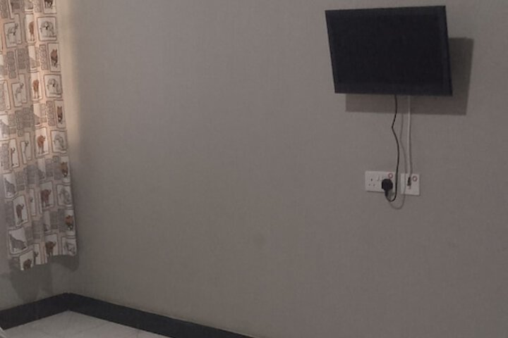Room 9 of 31