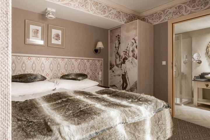 Room 14 of 28