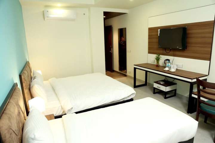 Room 13 of 40