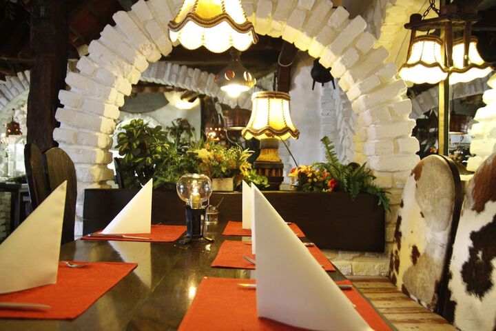 Dining 36 of 56