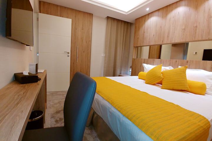 Room 7 of 97