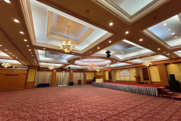 Room 37 of 40