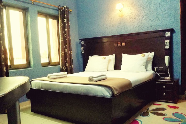 Room 10 of 85