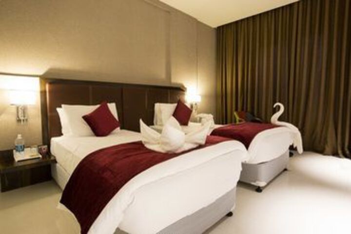 Room 5 of 18