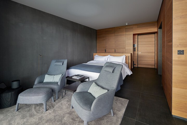 Room 5 of 48