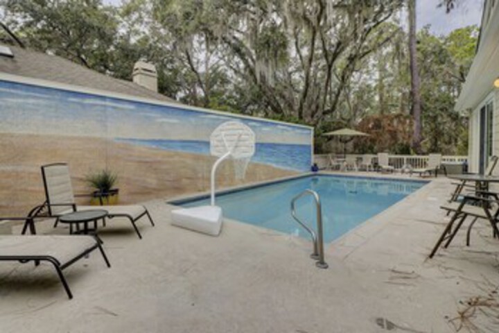 Pool 11 of 23