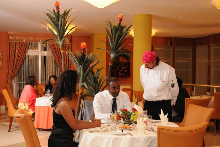 Dining 16 of 20