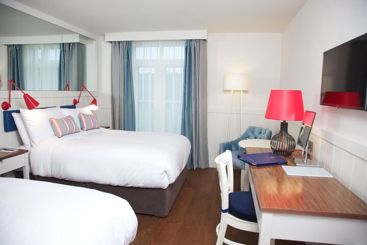 Room 10 of 33