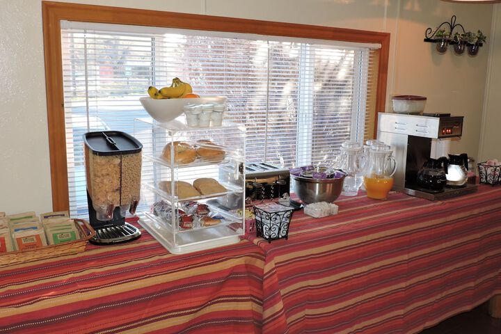 Breakfast/Coffee Service 22 of 47