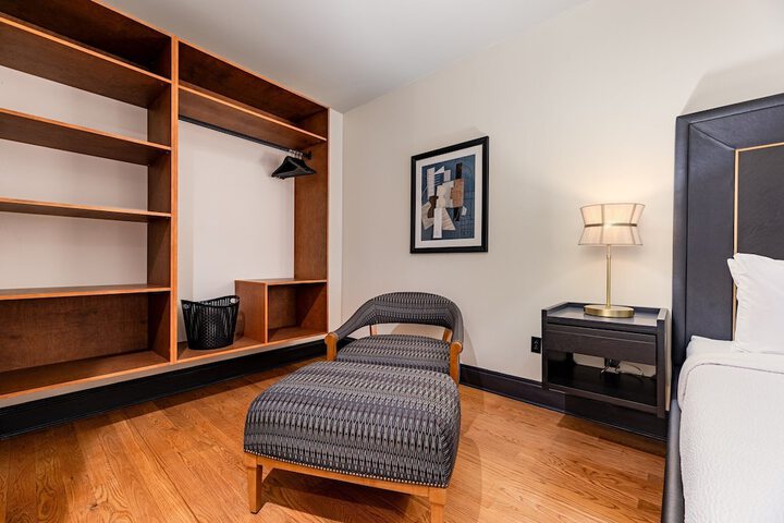 Room 98 of 341