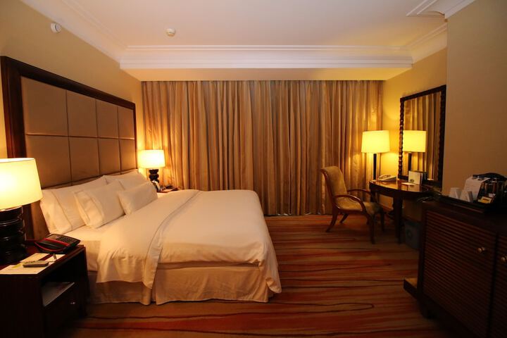Room 6 of 70