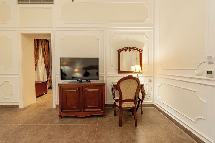 Room 11 of 46