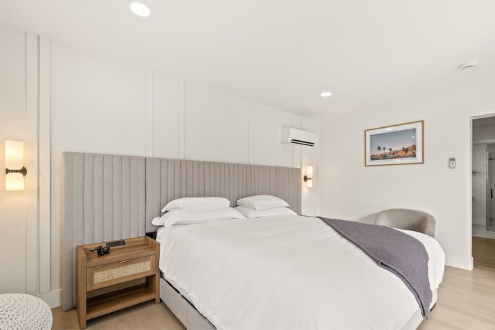 Room 15 of 77