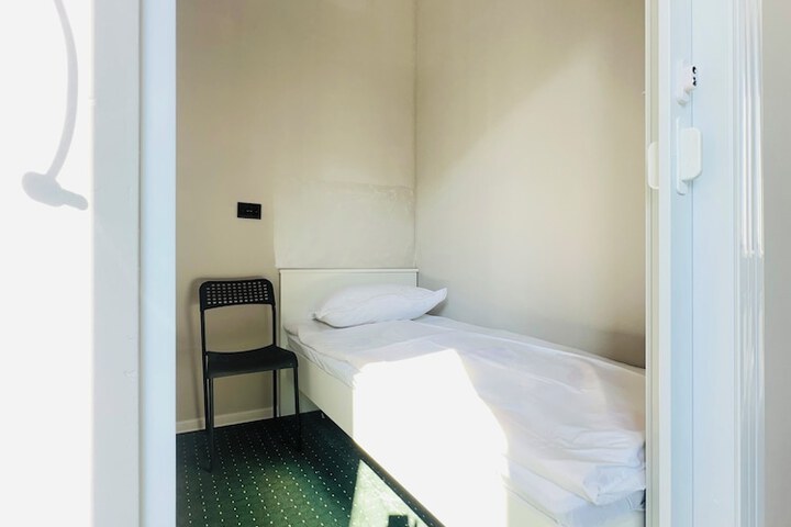 Room 2 of 20