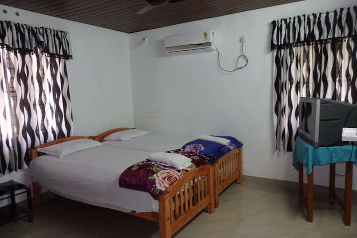 Room 13 of 102
