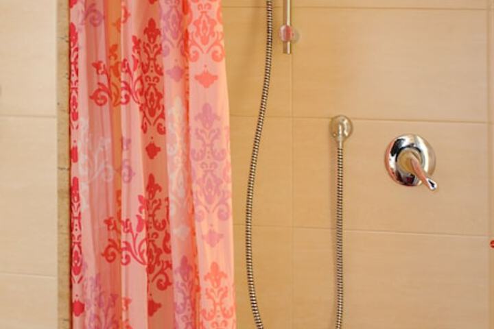Room 28 of 43