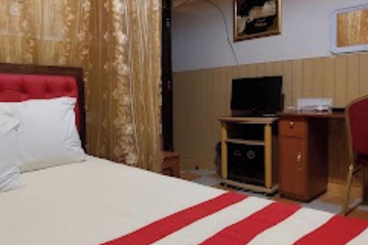 Room 8 of 19